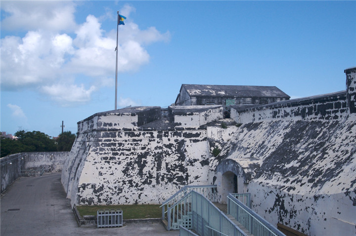 history-of-bahamas-fort-charlotte-nassau