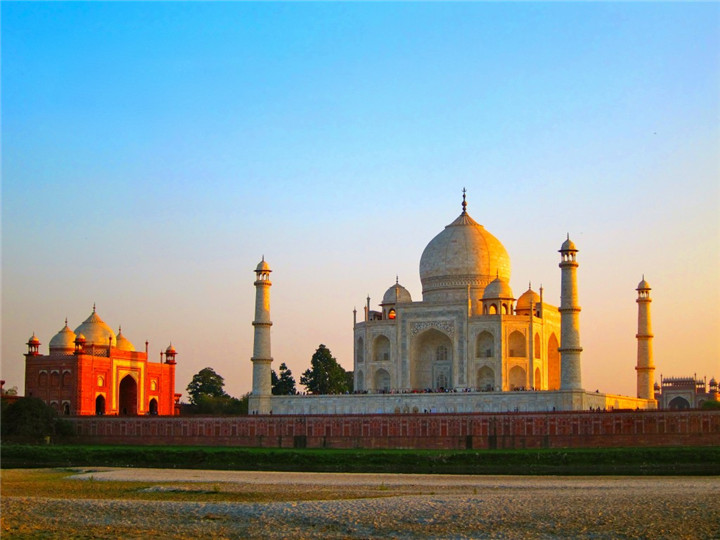 Taj-Mahal-Exterior-Photo