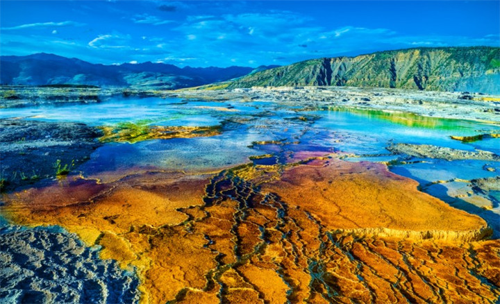 yellowstone-national-park-mammoth-hot-springs