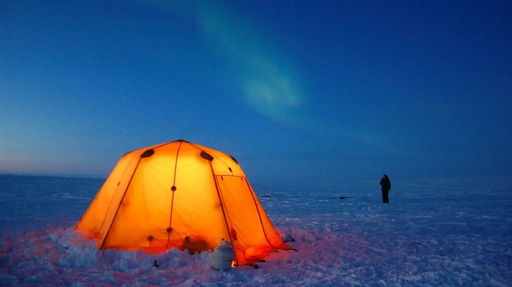 arctic-tented-camp-northern-lights