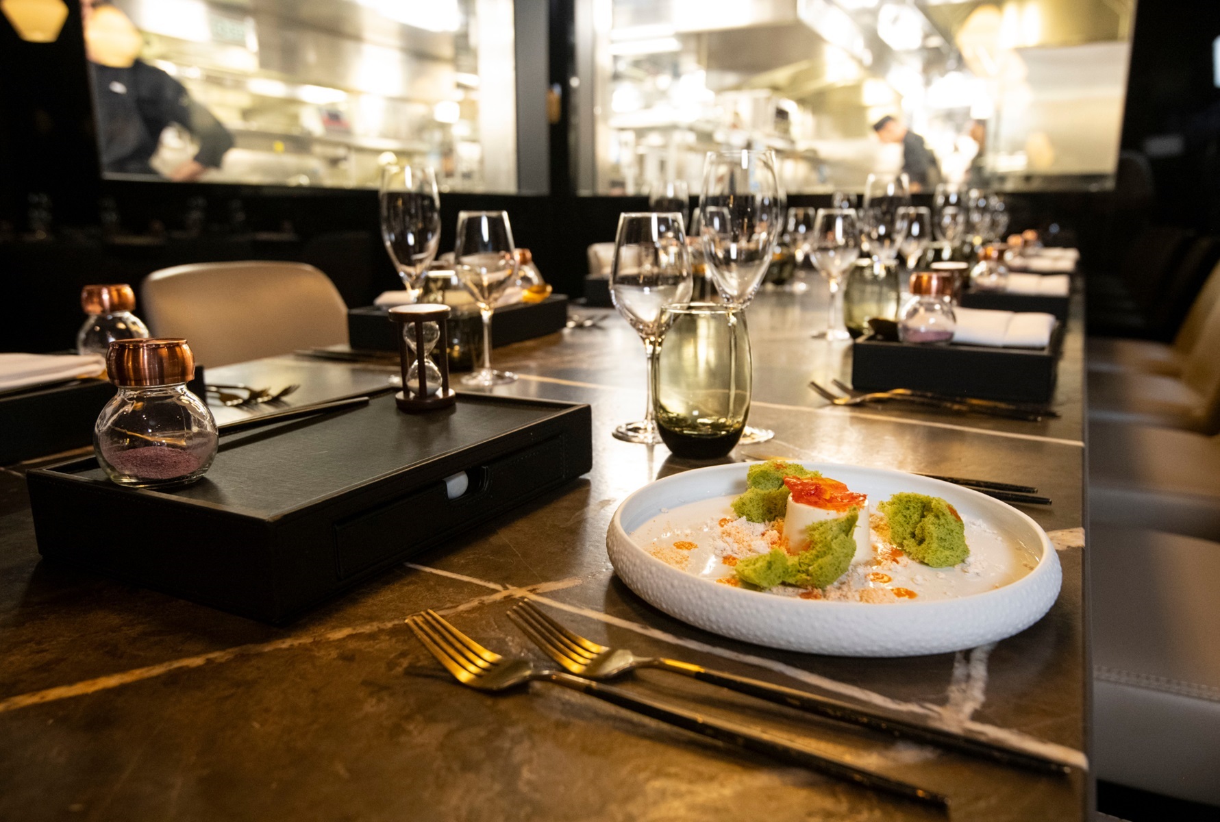 SE-Chefs-Table-MAA94271900x1280