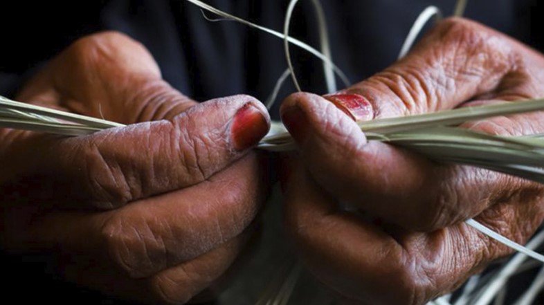Hands-Weaving786x441