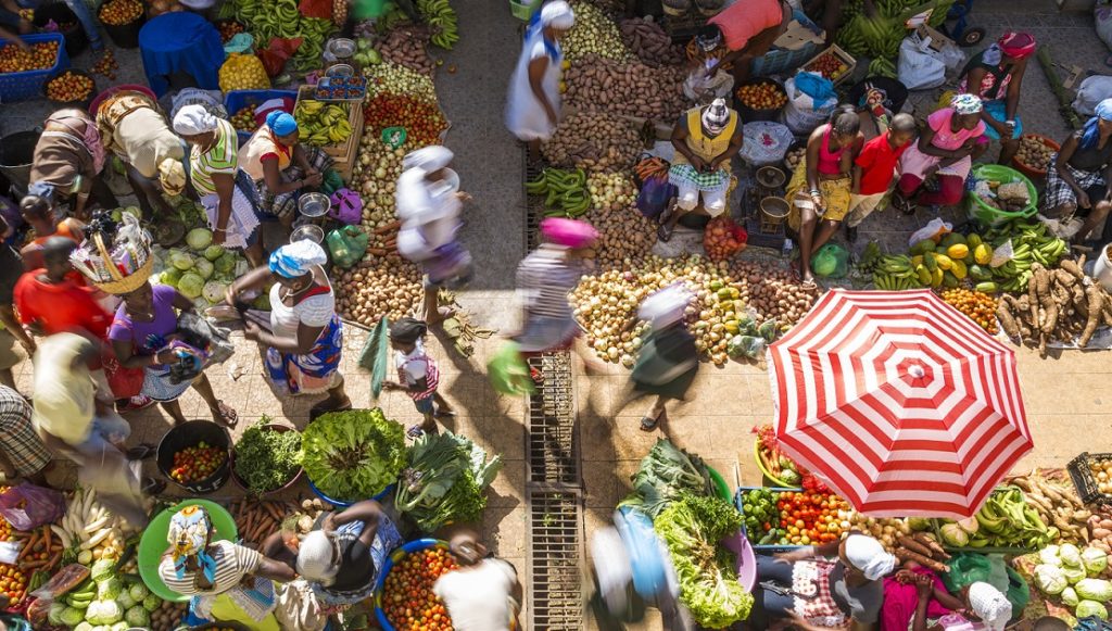 African-vegetable-market-Assomada-Santiago-Island-Cape-Verde-agri4d-photo_small-e1629125475655-1024x581